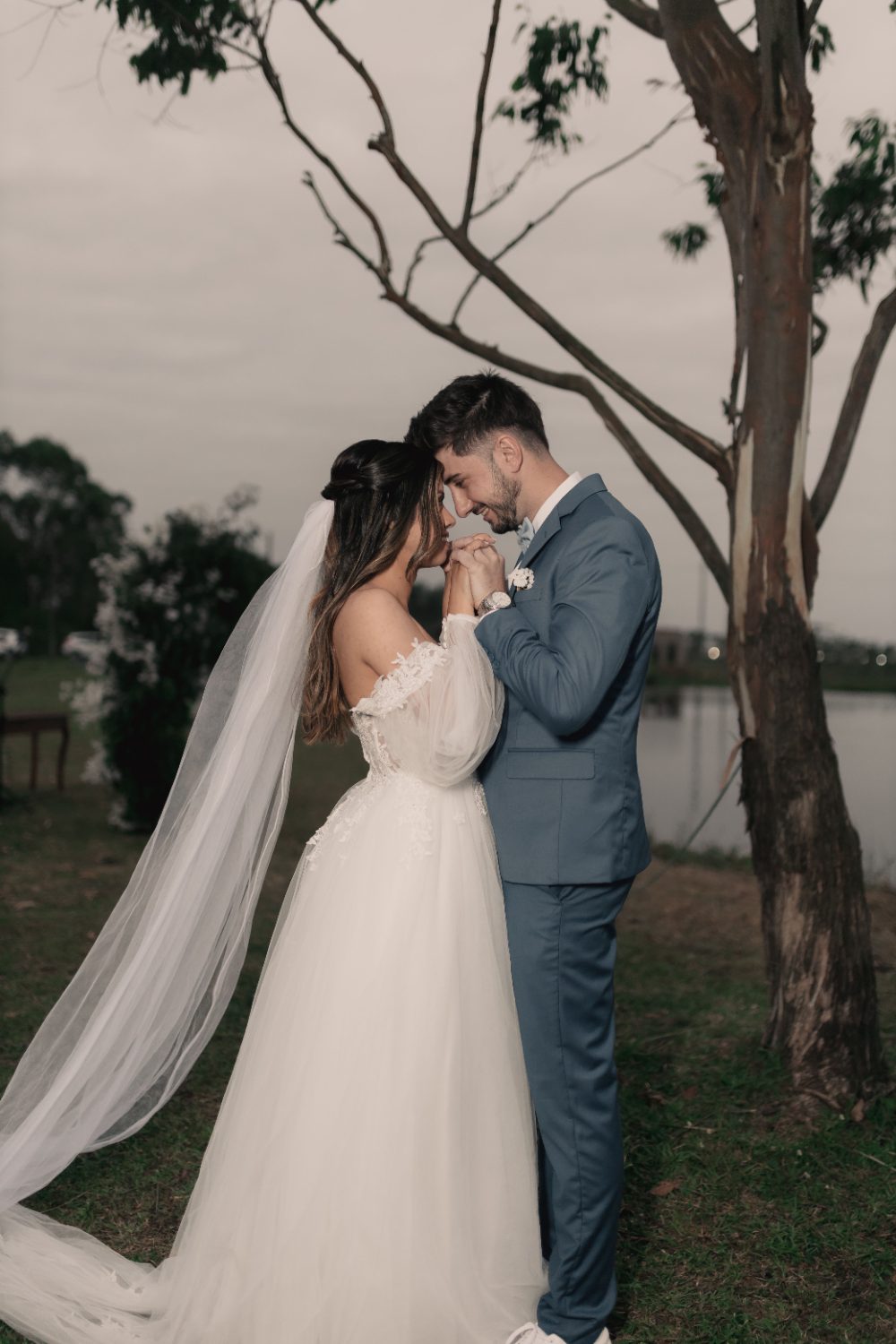 Ritratto della coppia sul lago, matrimonio in Calabria