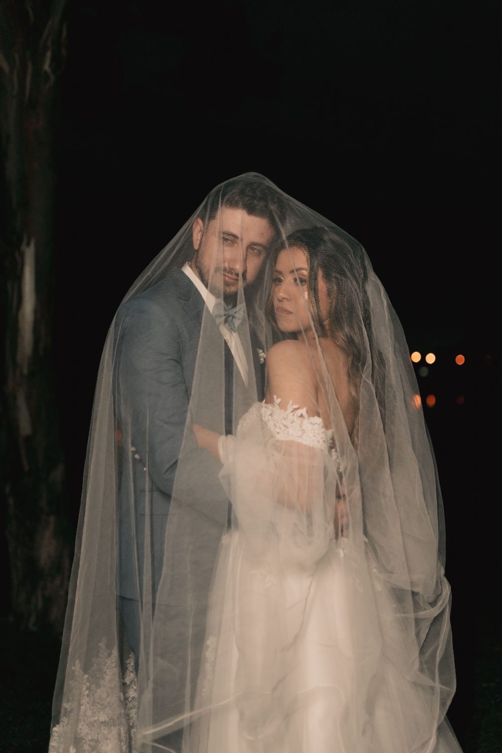 Ritratto serale della sposa con il velo